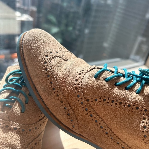 Cole Haan 8 GUC some wear Tan and Blue Oxford Shoes with Brogue Detailing - Picture 7 of 10